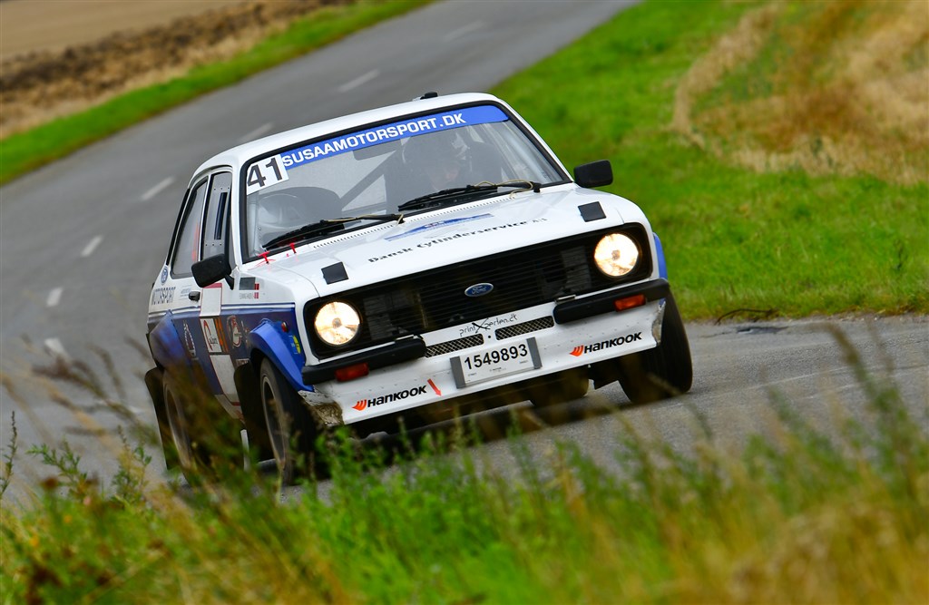 Team Suså Motorsport tager det store sving på Sydhavsrallyets afsluttende hastighedsprøve.
(Foto: specialpress@gmail.com)